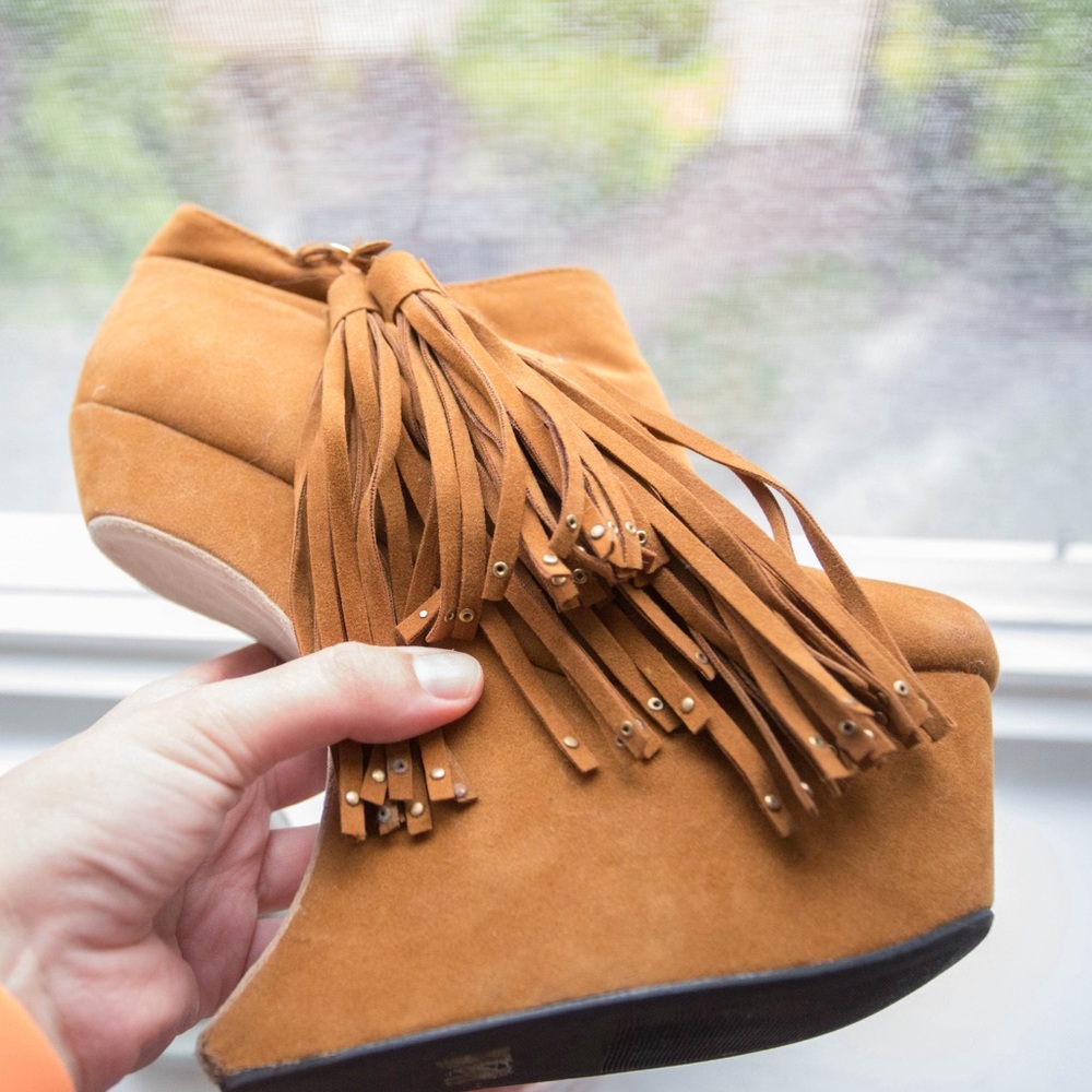 Brown heel less platform shoes, with tassels - Picture 2 of 9